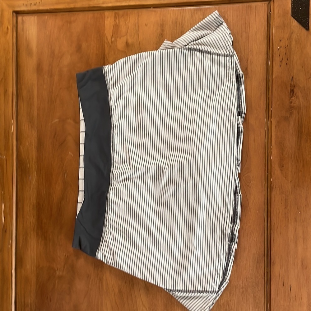 LULULEMON Ruffled Back Skort Size 10 - Picture 3 of 10